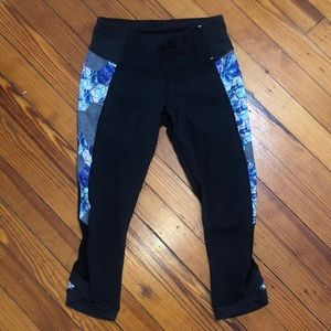 Calia by Carrie Underwood leggings with mesh design and zipper pocket on waist